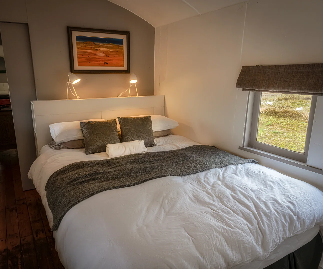 Queen bedroom inside the carriage